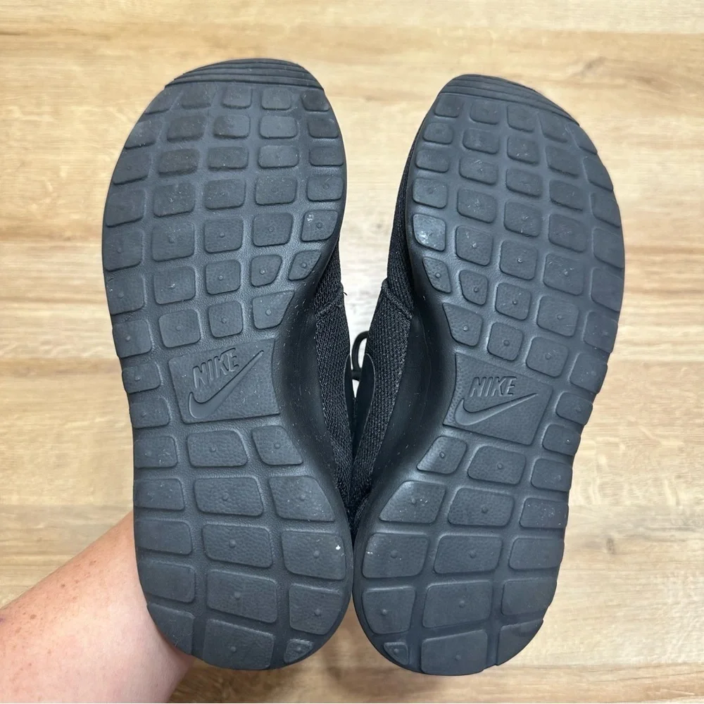 Nike Roshe One Black Lace Up Sneakers Black 5Y Sporty